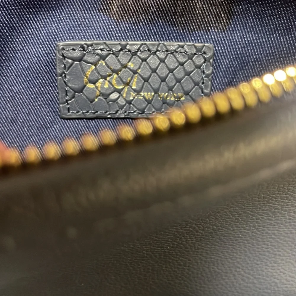 Crossbody - Picture 7 of 8